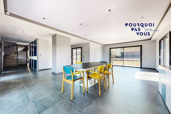 Maison contemporaine à Saint-Romain-de-Jalionas, photo 2