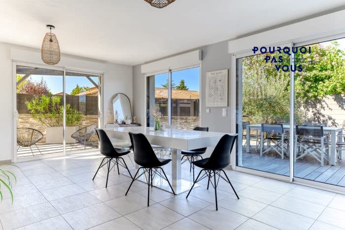 Maison familiale avec piscine et garage à Genas, photo 8