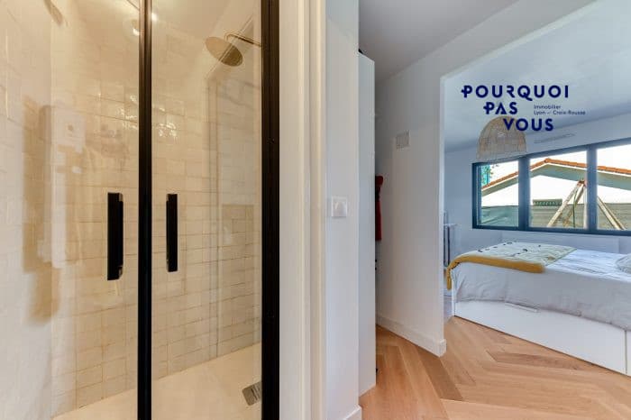 Maison familiale avec piscine et garage à Genas, photo 15