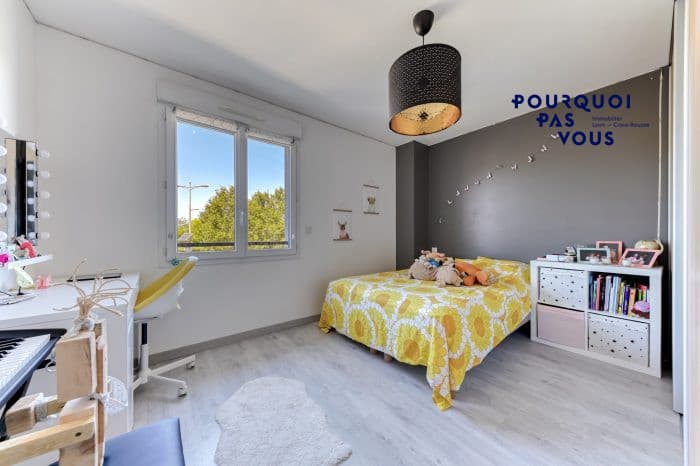 Maison familiale avec piscine et garage à Genas, photo 18