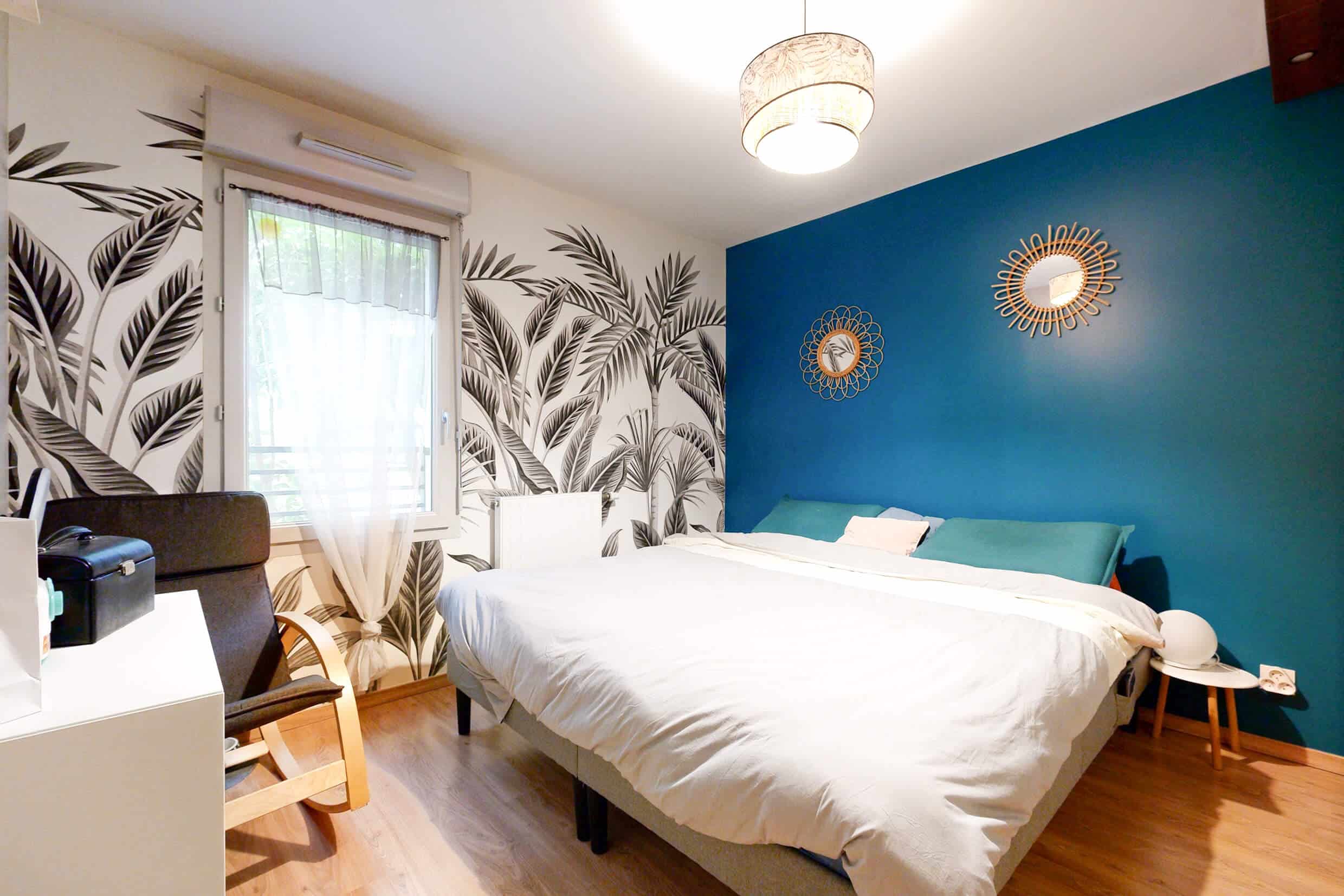 Chambre parentale décorée avec goût dans un appartement en rez-de-jardin à Meyzieu