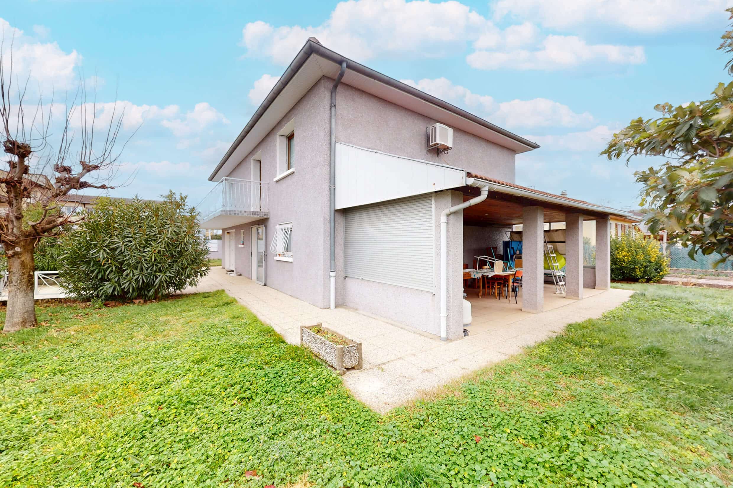 Maison familiale à Corbas avec terrain clos et arboré de 700 m²
