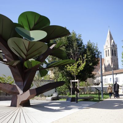 Place centrale de Genas (Jeunasse), cœur de vie locale dans l’Est Lyonnais
